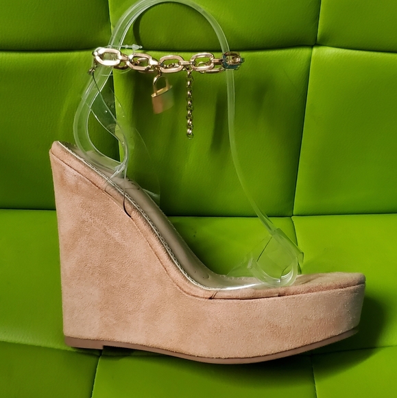 Clear Chain Detail Wedges - Picture 3 of 6